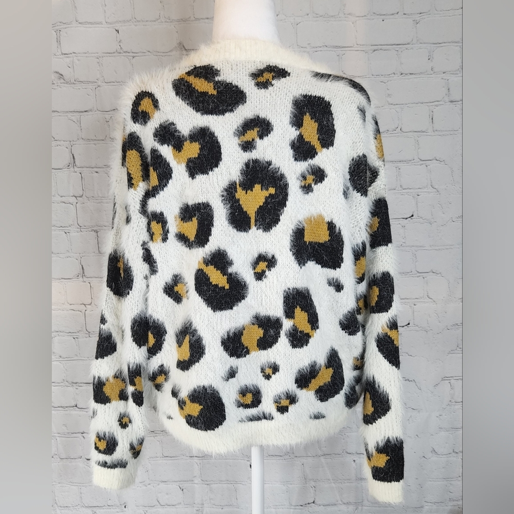 En Creme Chunky Leopard Print Fuzzy Long Sleeve Sweater - Picture 3 of 5